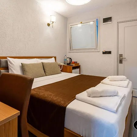 Costa Karakoy Hotel *