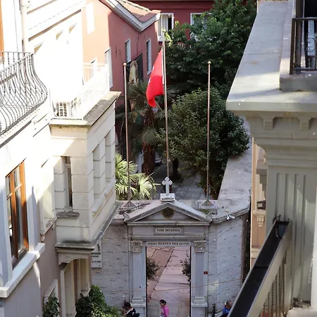 Costa Karakoy Hotel *