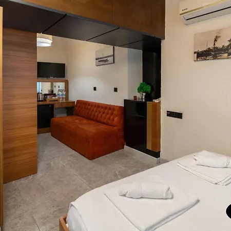 Costa Karakoy Hotel *